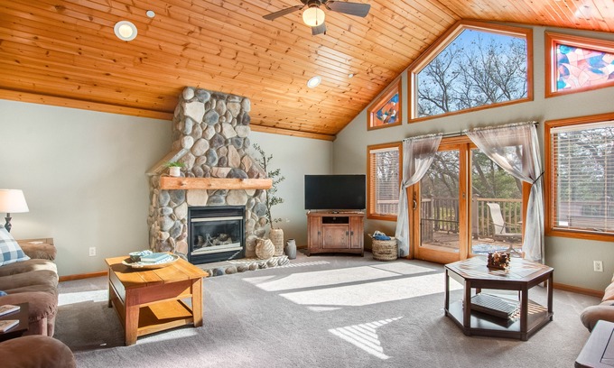 Arkdale Condo | Riverfront golf resort condo with pool, hot tub, volleyball, & fairway-view deck