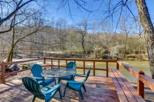 Helen House | Riverfront Helen Cabin with Hot Tub and Deck!