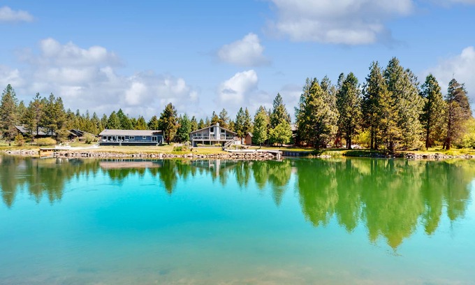 Oregon Water Wonderland House | Riverfront home close to Mt. Bachelor with a private hot tub and dock