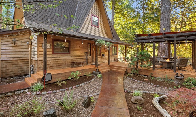 North Bend House | Riverfront Home in North Bend with Large Deck and Hot Tub. Pet-Friendly!