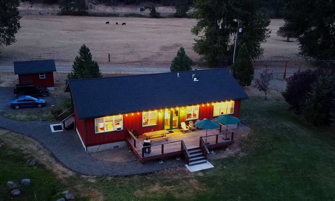 Cle Elum House | Riverfront Home in the Cascades - Great for Families