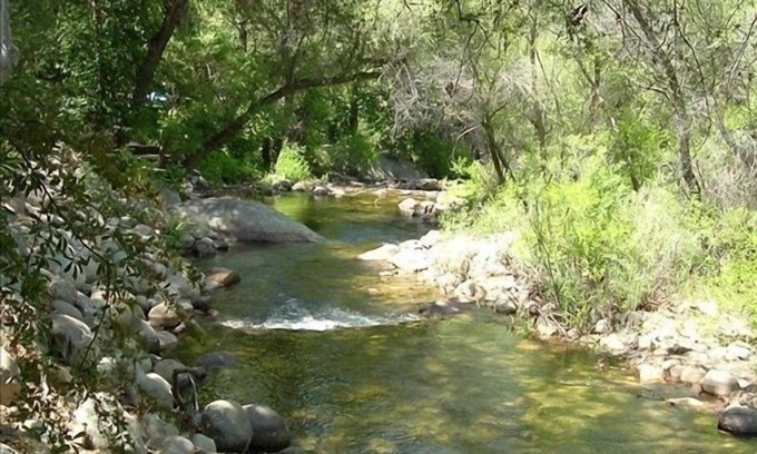 Three Rivers House | Riverfront Home with Large Deck on South Fork of Kaweah River