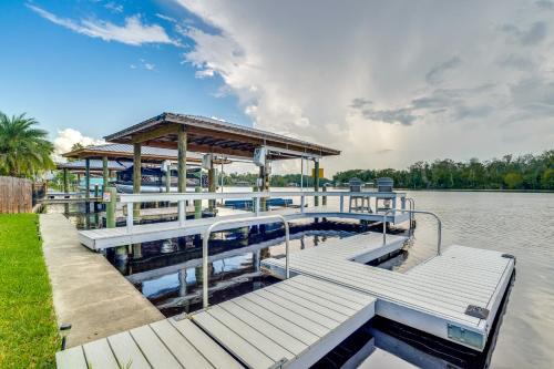 Homosassa House | Riverfront Homosassa Retreat with Kayak and Boat Dock!