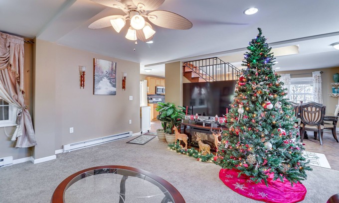Kresgeville House | Riverfront Kresgeville Getaway Near Blue Mountain!