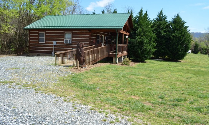 Hot Springs Cabin | Riverfront Log Cabin, Hot Tub, Pet-Friendly, Universal Access