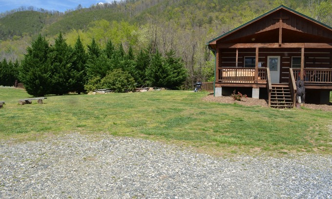 Hot Springs Cabin | Riverfront Log Cabin, Hot Tub, Pet-Friendly, Universal Access