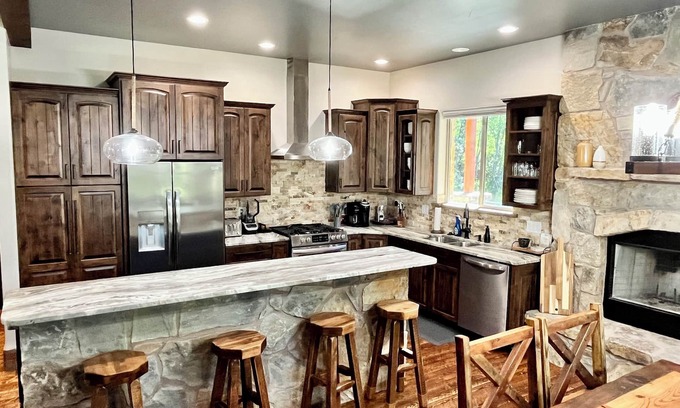Hamilton House | Riverfront Luxury Cabin With Pond And Hot Tub.