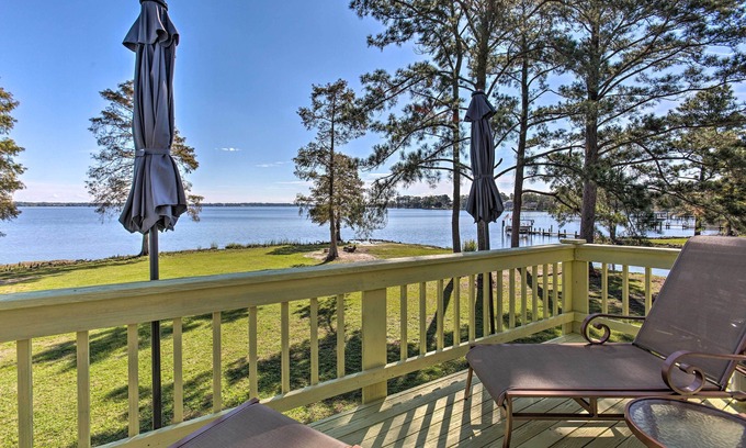 New Bern House | Riverfront New Bern House: Gourmet Kitchen & View!