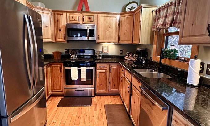 Boone Cabin | Riverfront Paradise at Whispering Waters - Hot tub!