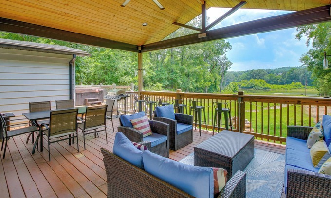Royal House | Riverfront Royal Home w/Hot Tub & Fire Pits!