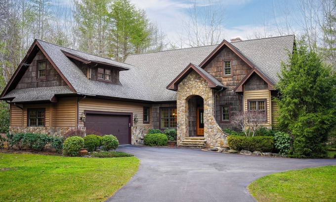 Foscoe House | Rivers Edge Lodge - Luxury Mountain Home Located Directly on Pristine River