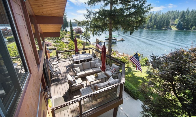 Post Falls House | Rivers Edge Retreat, Luxury Waterfront Estate, Private Dock, Fire pit, Swimming