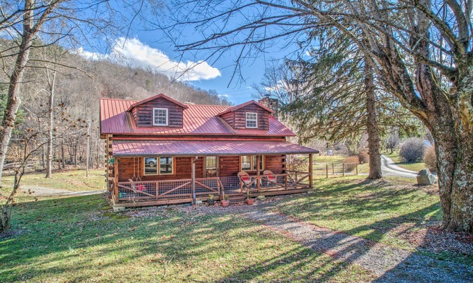 Canton Cabin | Riverside Cabin with Hot Tub and firepit pet Friendly