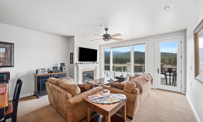 Post Falls Condo | Riverside Condo - Gorgeous Spokane River View