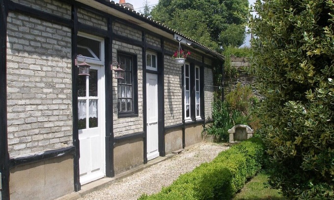 Josselin Cottage | Riverside cottage in Medieval Josselin, great for sightseeing or relaxing