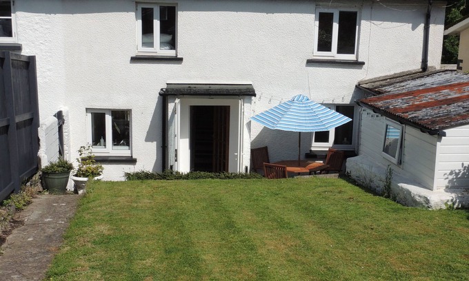 Braunton Cottage | Riverside Cottage With Garden And Woodburner