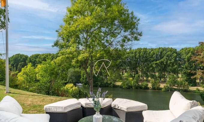 Cookham Dean House | Riverside Escape Marlow, Large Luxury Family Home