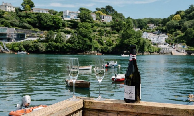 Fowey Cottage | Riverside, Fowey. A gorgeous Cornish seaside cottage.