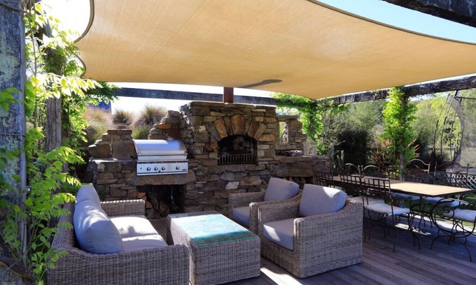 Albert Town Villa | Riverside | Hot Tub | Outdoor Fire | Veggie Garden