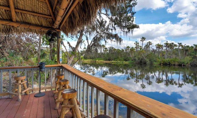 Braden River Apartment | Riverside Hut! Cozy Getaway w/Tiki Hut & Firepit
