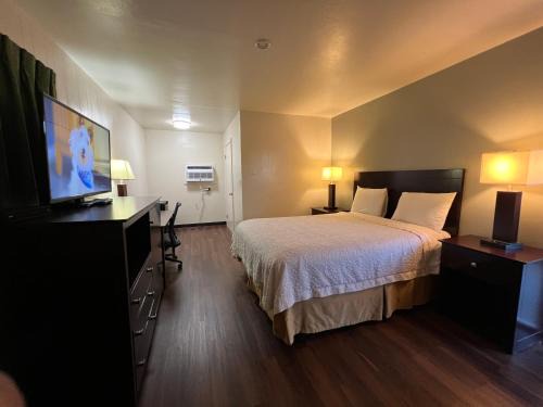 Columbia Way Hotel | Riverside Motel