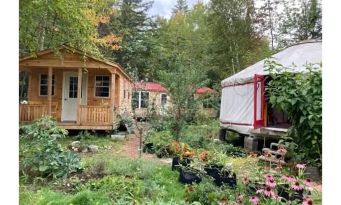 Howland House | RIVERSIDE OFF GRID RETREAT