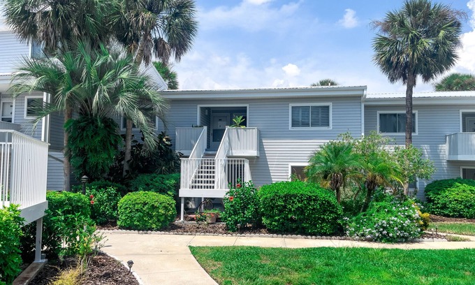 Welaka Condo | Riverside Retreat in Welaka