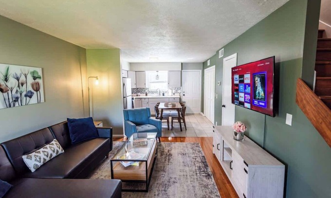 Barclay Drive House | Riverside Retreat Near 5 Points