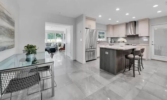 Riverside Heights House | Riverside Retreat near Armature