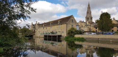 Stamford Apartment | Riverside Stamford Stays