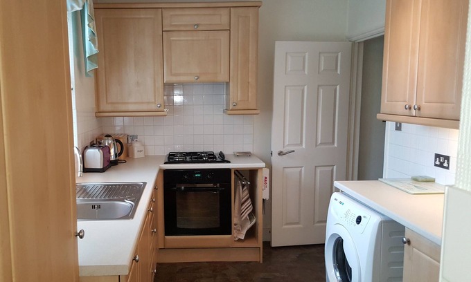 Staines Apartment | Riverside Super Studio Apartment Staines Near Heathrow/London