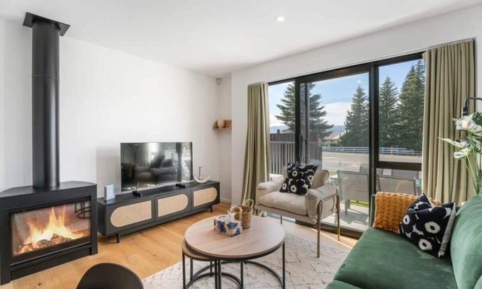 Albert Town Apartment | Riverside Terrace Sum