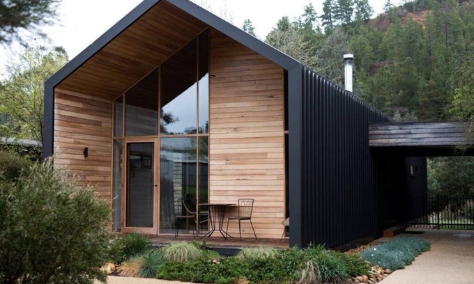Porepunkah House | Riverstone - Perfectly positioned on the Ovens River and providing a one-of-a-kind experience