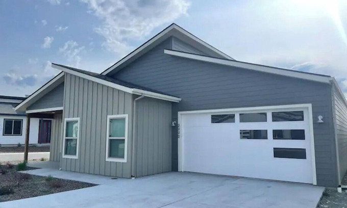 Coeur d'Alene House | Riverstone Village Pet Friendly Beach Cruisers Sleeps 6