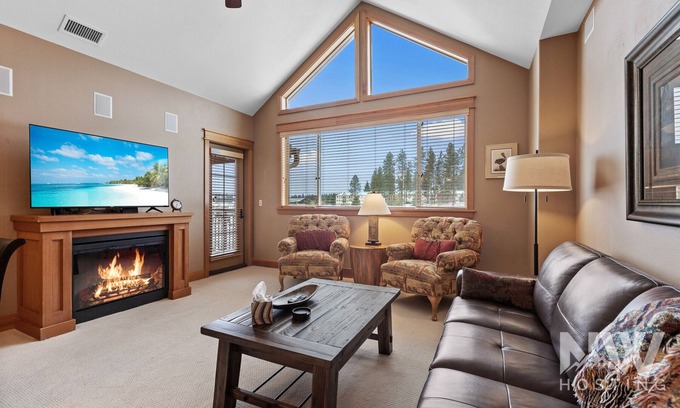 Coeur d'Alene Condo | Riverstone Village—3rd Floor Corner Condo, Relax and Enjoy the Peaceful Sounds of Nature!