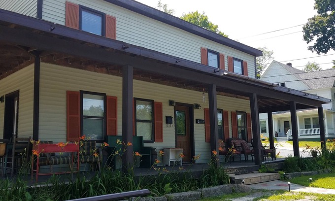 Warrensburg Apartment | RIVERVIEW ADIRONDACK RUSTIC APARTMENT