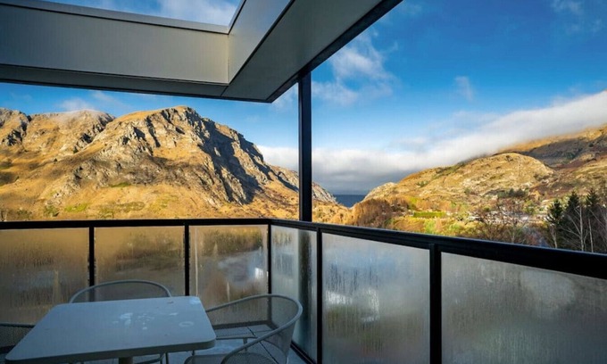 Arthur's Point Apartment | Riverview Penthouse - Apartment 19