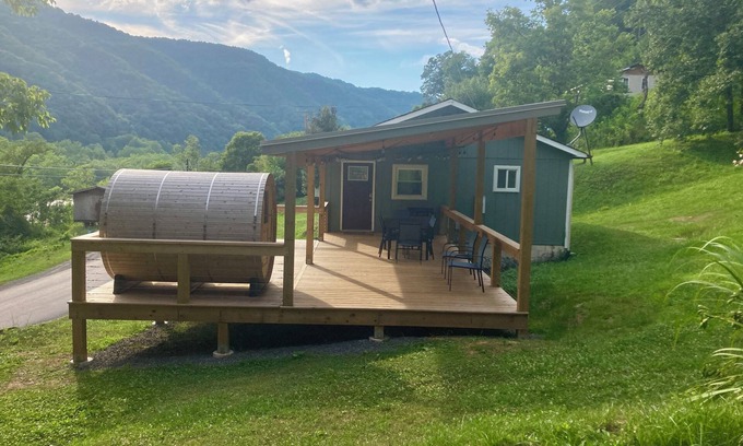Lockbridge House | Riverview Retreat - house with sauna in the New River Gorge National Park!