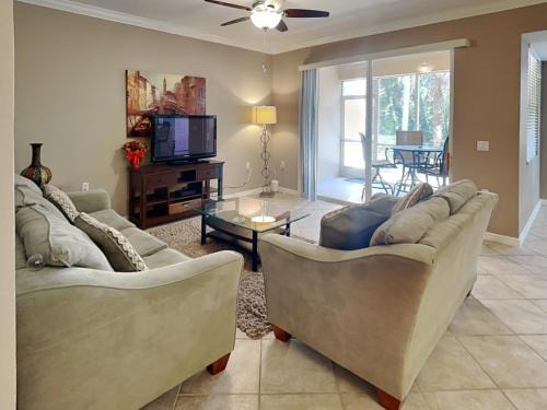 Biggar Apartment | Riverwalk 713
