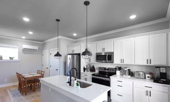 Chattanooga House | Riverwalk Townhome - 2 Full Bath & Free Parking