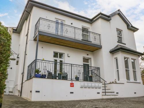 Roundham House | Riviera Heights