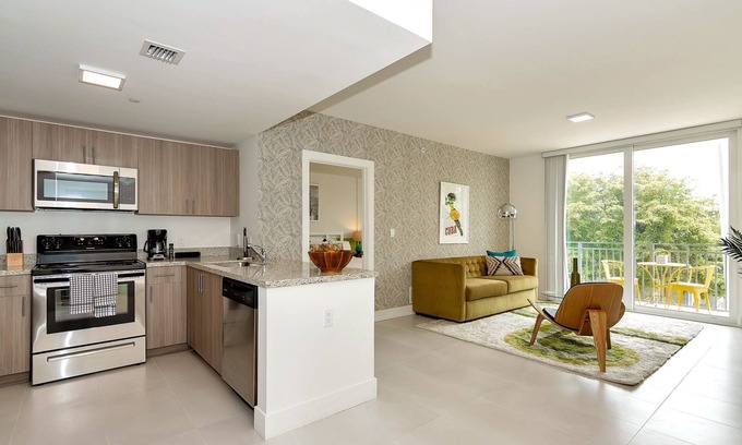 Coral Way Apartment | Roami at Grove 27