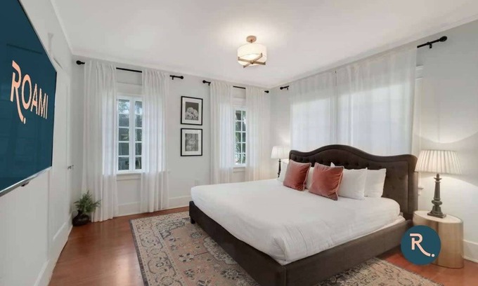 Edgewater House | Roami at Mimosa Manor | Pool + Hot Tub |7 Bed Home