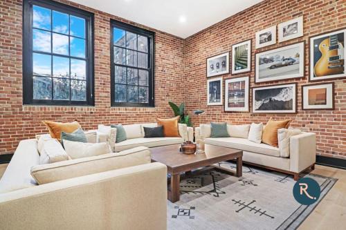 Arts/Warehouse District House | Roami at The Lola Near Bourbon St Bach Suite #31