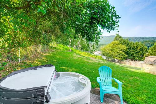 Roanoke House | Roanoke Mountain Home 4 Mi to Blue Ridge Parkway!