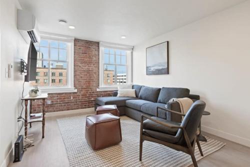 Riverside Apartment | Roav Stays - J and K on Main Luxury Apartment 405