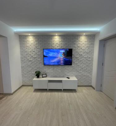 Ploiesti Apartment | Robert's White Apartment
