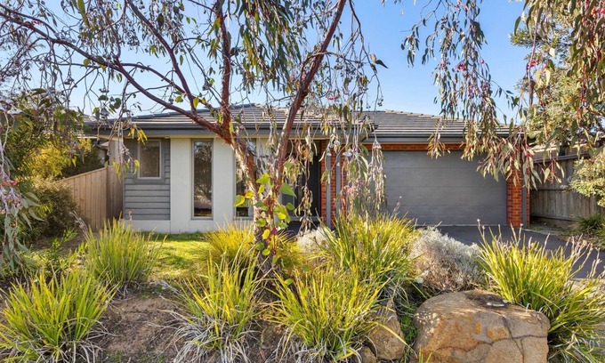 Torquay House | Roberts Retreat - Relaxed Coastal Living in Torquay