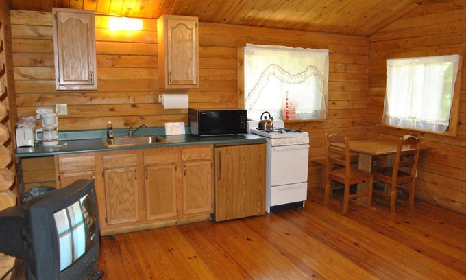 Lenhartsville Other | Robin Hill Camping Resort One-Bedroom Cottage 8