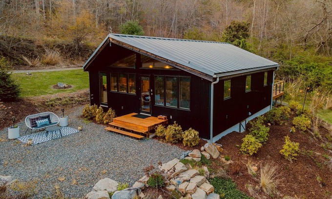 Weaverville Cabin | Robin's Nest Retreat in charming Weaverville